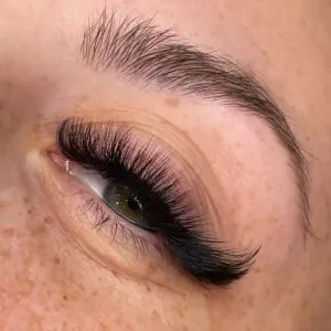 Russian Volume Wimpernverlängerung 5-10D – voller glamouröser Look bei Bellalashes Stuhr